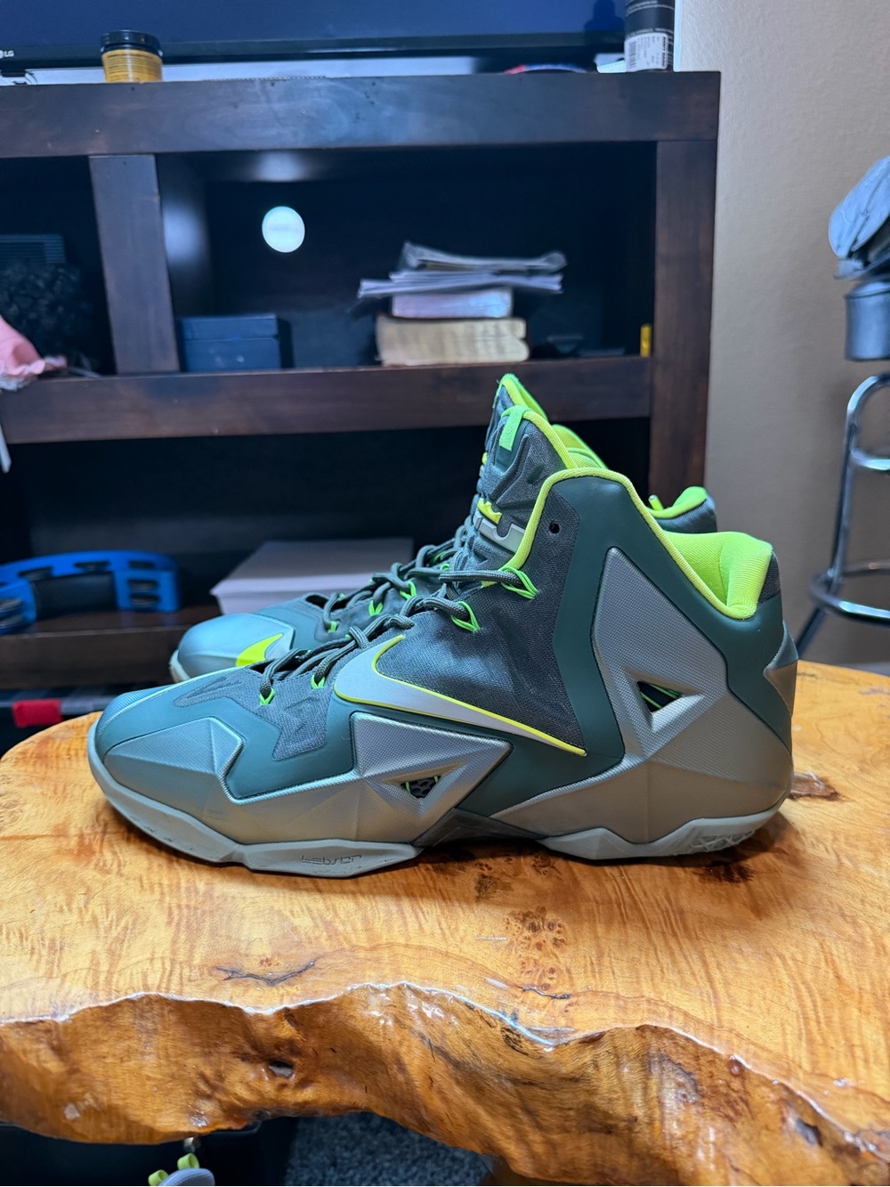 Nike LeBron 11 Dunkman Men 13 Women 14.5 Mica Green Volt 616175-300